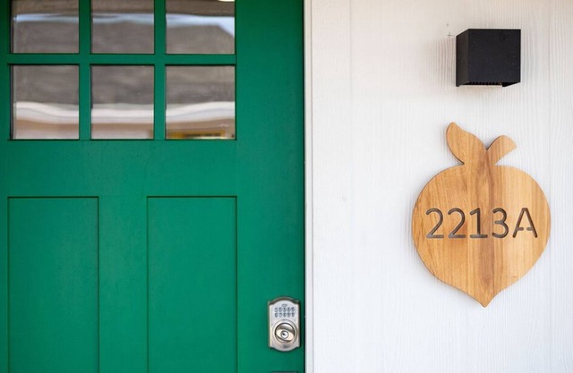 **EV CHARGERS, Outdoor Projector, Swings, 2 Fire pits - Close to Downtown Waco