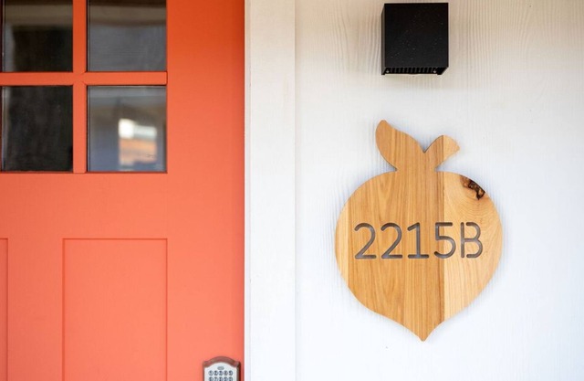 **EV CHARGERS, Outdoor Projector, Swings, 2 Fire pits - Close to Downtown Waco