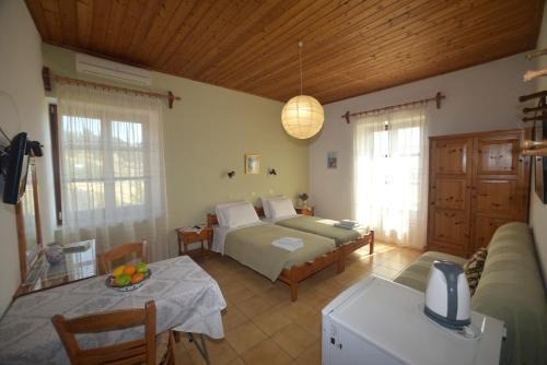 Evanthia Toroz Rooms & Studios