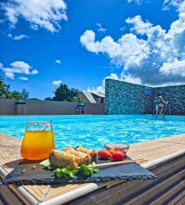 Evasion en plein cœur de la ville Studio Jacuzzis Sauna et piscine au centre de Port-Louis