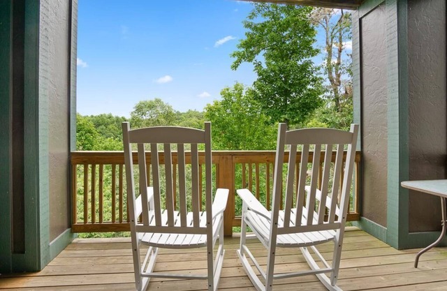 Evergreens 1022 - Mountain Condo, Gated Resort, Indoor/Outdoor Pools and Hot Tub, Fitness Area, F.