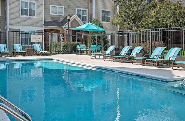 Everything You Need For The Perfect Vacation! Free Breakfast, Pool, Pet-Friendly