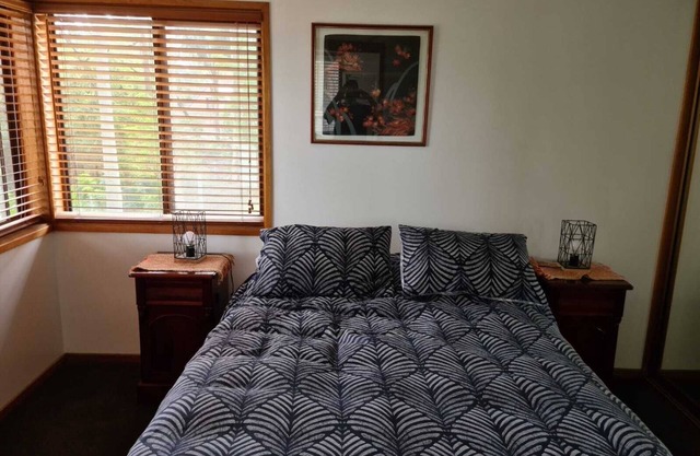 Excellent home to enjoy and relax with family and friends. 5 min from the beach!