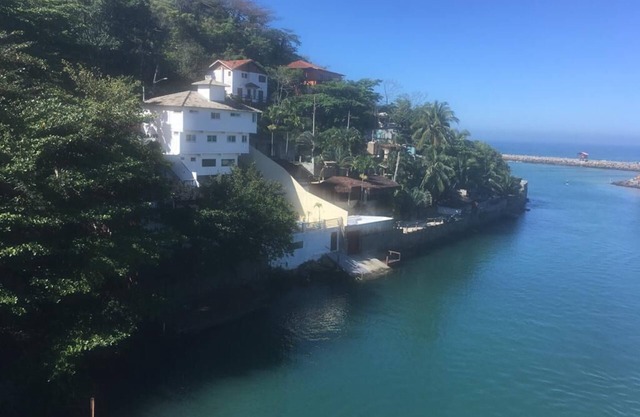 Excellent house in the Condominium of Joatinga. 24 hour security. By the sea.