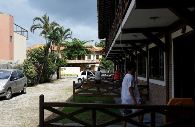 EXCELLENT HOUSE OF 03 BEDROOMS, TWO VACANCIES, CLOSED CONDOMINIUM, CLOSE TO THE BEACH