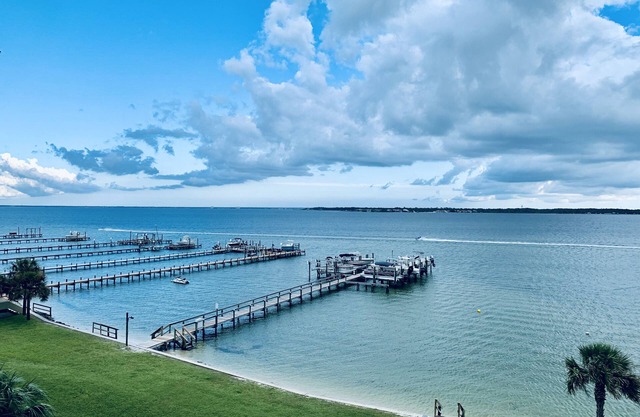 Excellent Rates, Waterfront & Many Amenities!