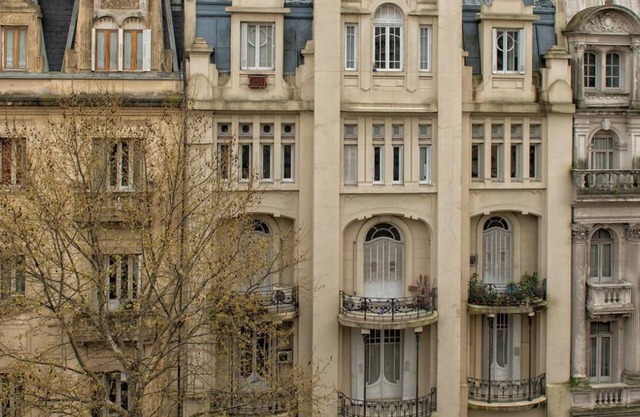 Excellent two-bedroom apartment in a fantastic building with a perfect location