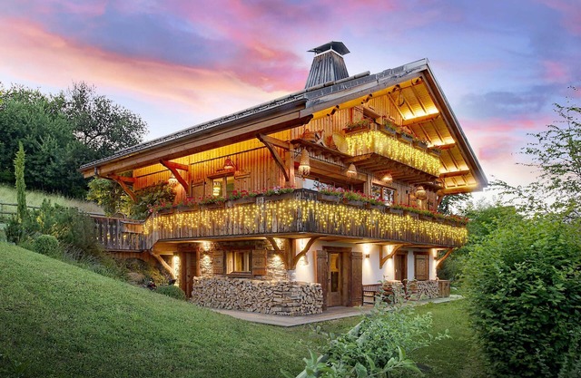 Exceptional chalet facing Mont Blanc for 10 people