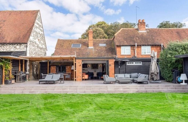 Exceptional Family Stay in Idyllic English Village