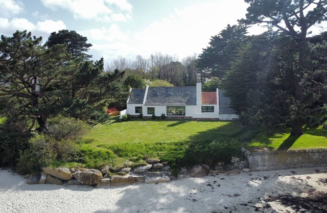 Exceptional location on the beach! Trégastel