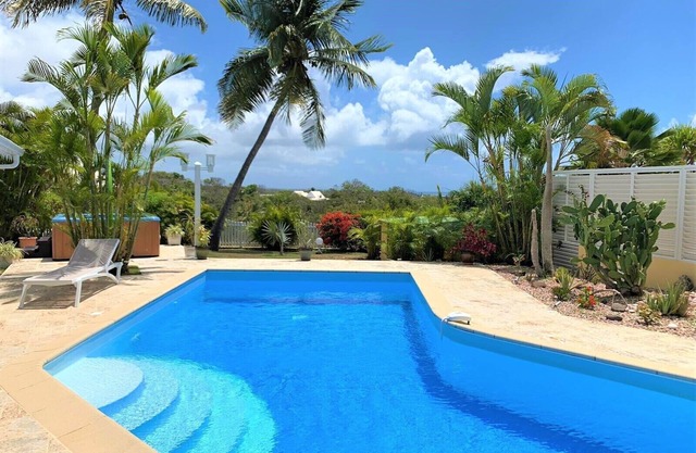 Exceptional sea-view villa with pool and jacuzzi