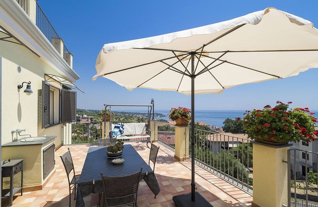 Exceptionally panoramic apartment-suite