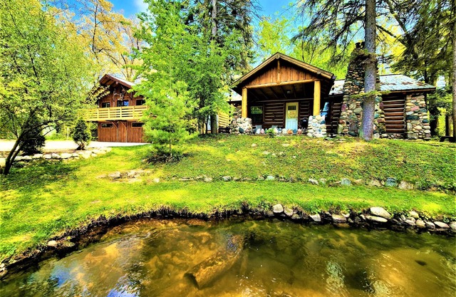 Exclusive 2 Chalet Stay|HotTub|Fireplace|Beachside
