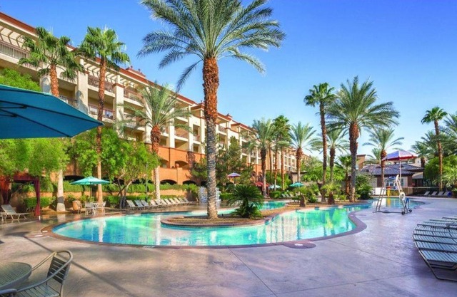 Exclusive 2BR Condo Retreat, Featuring a Lazy River - Special Offer Now!