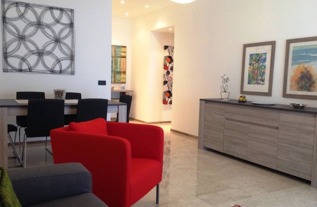 Exclusive apartment of 120 sqm, 4-6 sleeps, private parking
