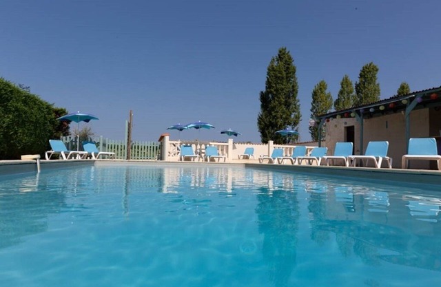 Exclusive farmhouse and cottage rental with heated pool up to 20 guests