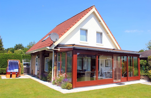 Exclusive holiday home with winter garden, free WiFi, barbecue area, loungers and. Gartenst.