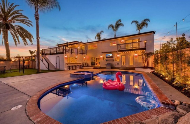 EXCLUSIVE LUXURY 8 BEDROOM W/POOL & HOT TUB! AMAZING VIEWS! SLEEPS 24!