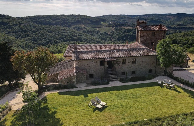 Exclusive Tuscan Winery Escape: Charming Villa with Pool & Breathtaking Views.