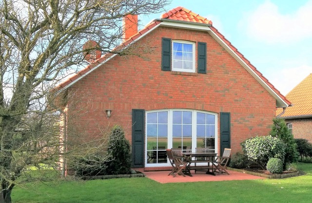 Exclusive vacation home in a quiet location with an unobstructed view of the dyke