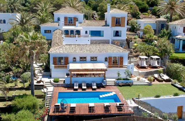 Exclusive villa on the beach front. FREE WIFI