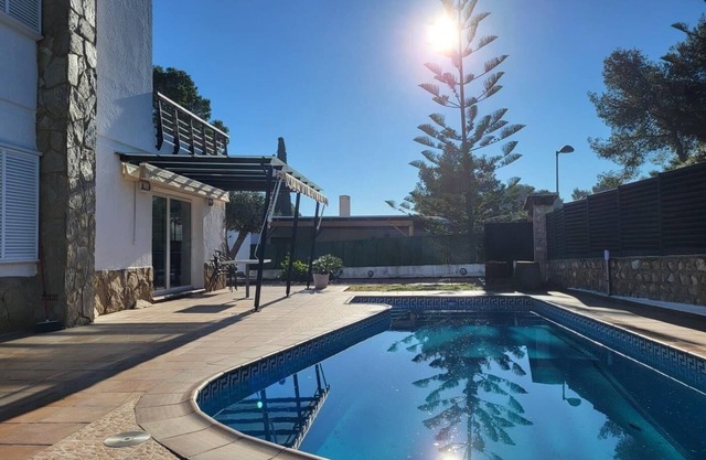 Exclusive villa with private pool and garden