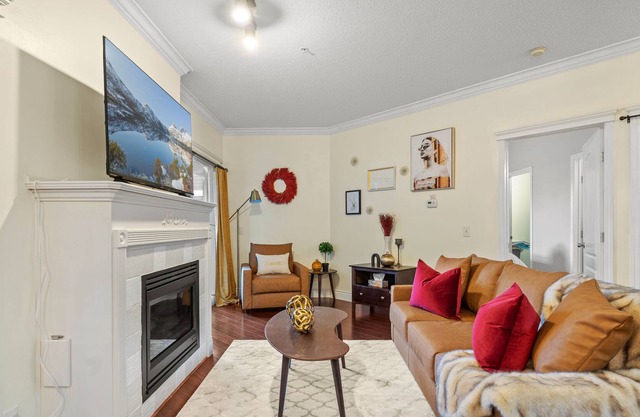 Executive 2 bed 2 bath Riverfront condo