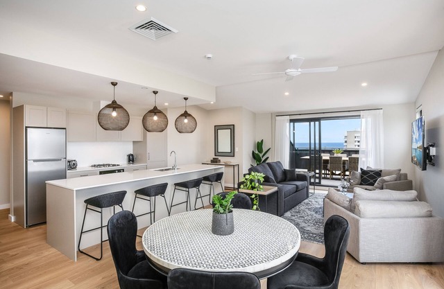 Executive 2 bedroom 2 bath apartment - expansive water/district views Manly