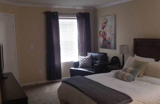 Executive/Hiker Oasis In Quiet Area - 15 Min. To Strip