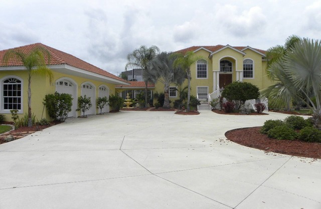 EXECUTIVE HOME, 4200 Canal/Shuffle Board/Games Room