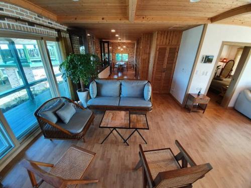 Executive Home in Jeju