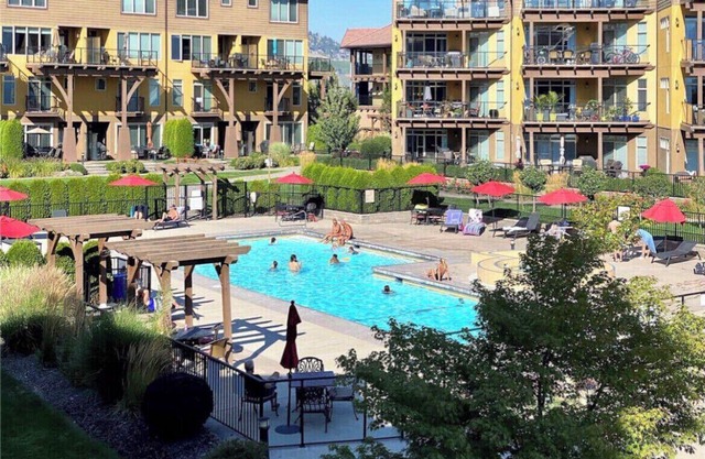 Executive Lakeview Suite, 3 King Bedrooms 2 Baths, 2 Private Patios