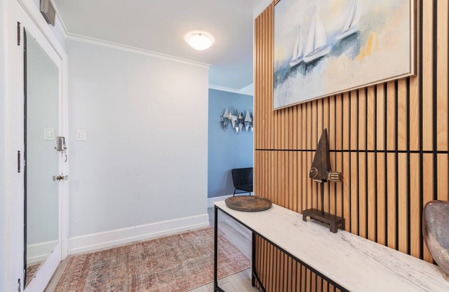 Executive-next to Convention Center + Free Parking