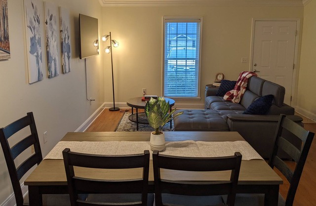 EXECUTIVE Townhome | 4 min from Phoebe