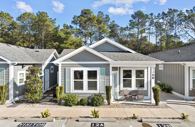 Experience coastal comfort at Stay Awhile, a charming 2-bed in Corolla