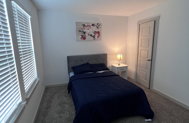 Experience luxury and comfort in Rosharon: A modern 2-story House