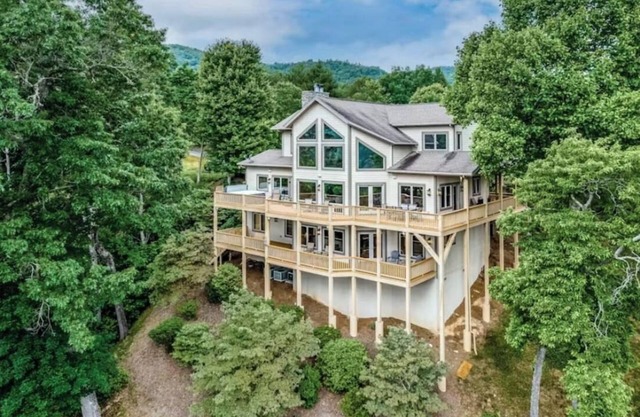 Experience luxury at the Whittier Summit Escape