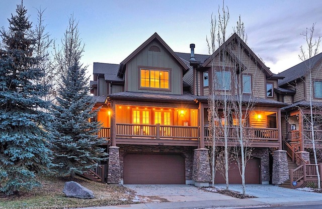 Experience luxury at Jeremy Ranch Snowtop Manor, Close to everything Townhome!