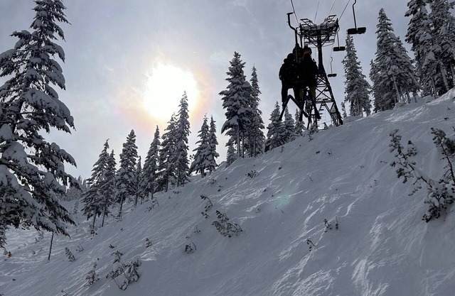 Experience Moonshadow - Fresh & fun chalet on Mt. Hood. 10 minutes to Ski Bowl!