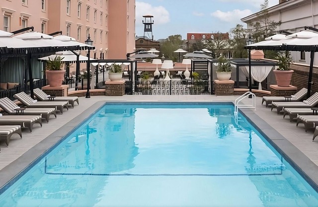 Experience Soothing Moments & Luxury! Pets Allowed, Outdoor Swimming Pool!