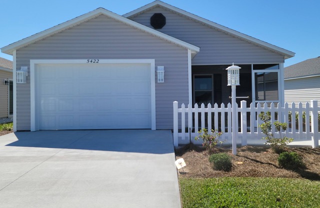 Experience The Villages lifestyle in this beautiful patio villa!