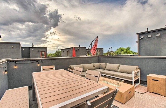 Explore CO - Central/Rooftop Terrace & Fire Pit