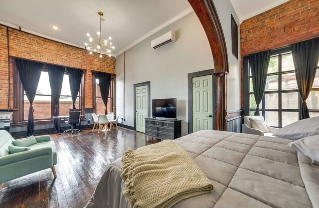 Explore Downtown Marshall: Historic Studio Getaway