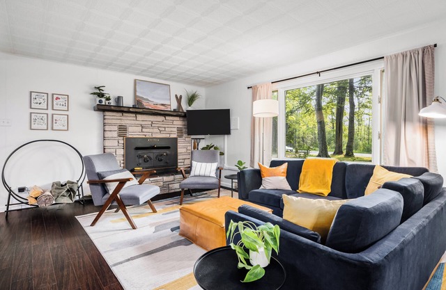 Explore Leelanau Peninsula, Near Beaches and Lakes! Sleeping Bear Cottage