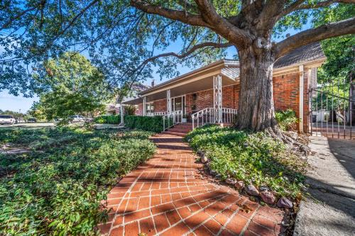 Expo 3BR, 3BA Timeless Tulsa 1940s Bungalow