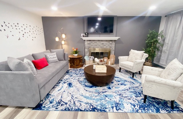 Exquisite 5BR Staycation Home close to Knott's Berry Farm and Disneyland