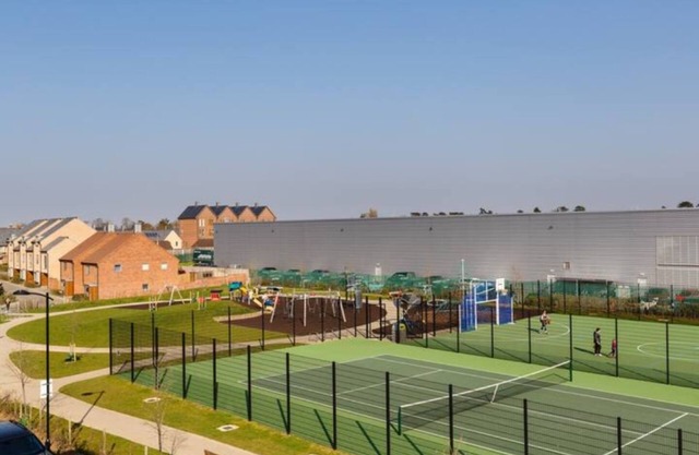 Exquisite Addenbrookes Trumpington Apartment with Terrace, Parking & Sleeps 6