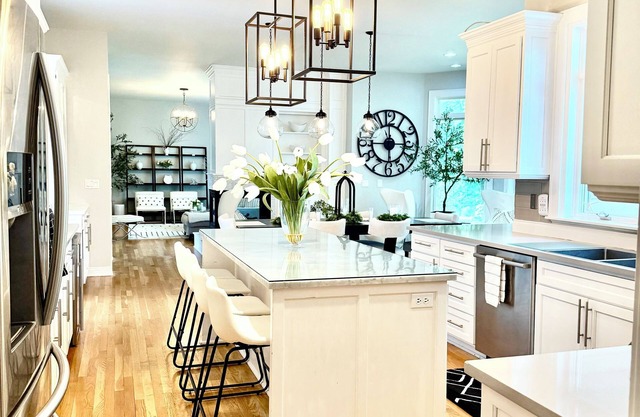 EXQUISITE, DESIGNER HOME, 4BD/2.5BA, 4 miles from MAYO CLINIC