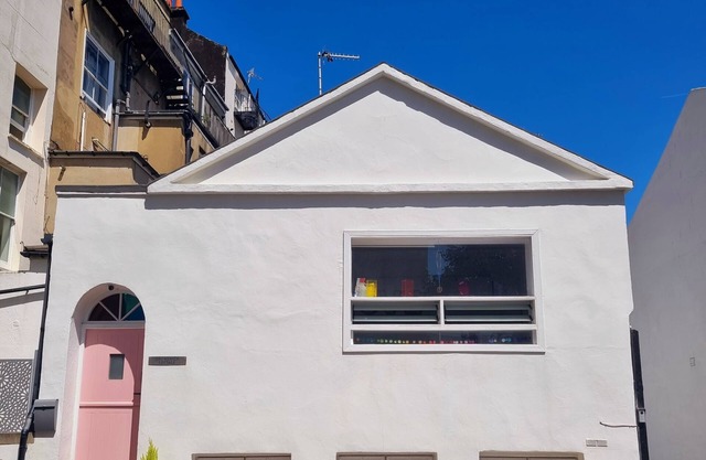 Exquisite Hove Seaside Family Accommodation