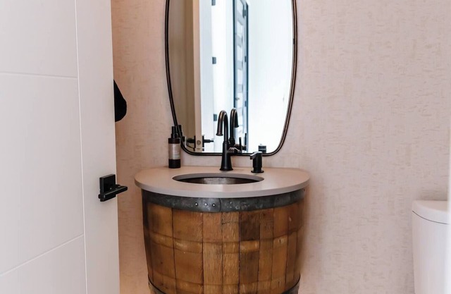 Exquisite Luxury Estate Above Okanagan Lake with Panoramic Sunset views!